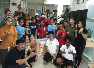 Lakukan Pesan Ayahnya, Roben Tambayong Berbagi Kasih ke Tangan Pengharapan HMT Tour and Travel