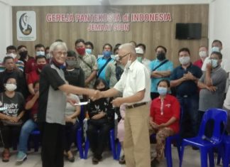 Pdt. MD Wakkary Berikan Bantuan kepada Gembala-gembala GPdI Pdt. MD Wakkary