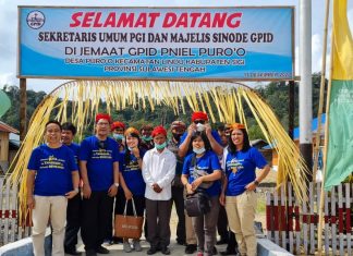 Sekum PGI Kunjungi Korban Gempa Palu, Dijemput dengan Adat Kulawi