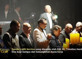 Unik di Christmas & 25th Anniversary MORE ( d/h : B.O.M ) Ministry